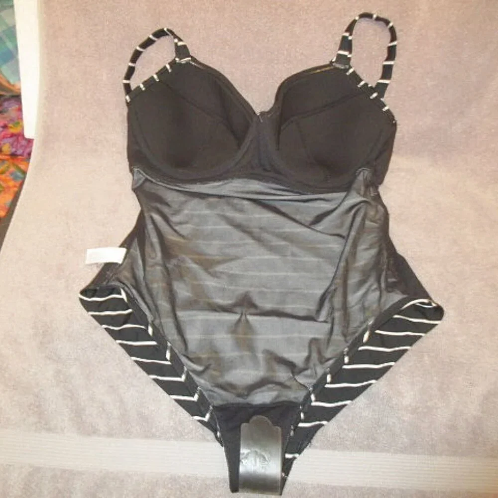Old Navy Secret Smooth UPF Swimsuit Size 1X One Piece Underwire Wrap Front NWT